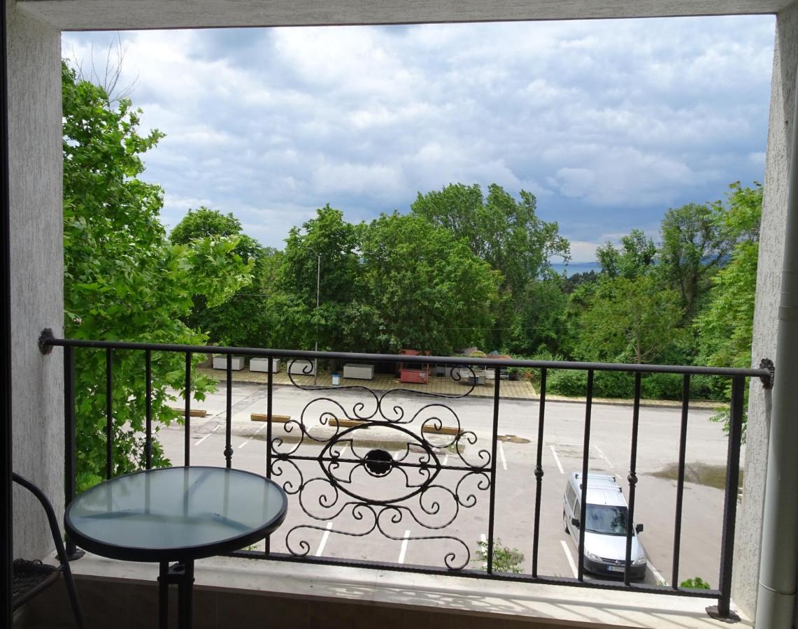 Private Apartments In White Rock Castle Balcic Exterior foto