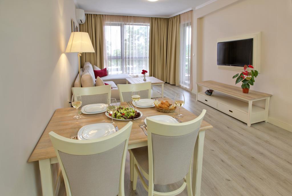 Private Apartments In White Rock Castle Balcic Cameră foto