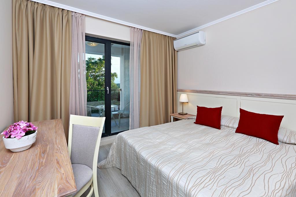 Private Apartments In White Rock Castle Balcic Cameră foto