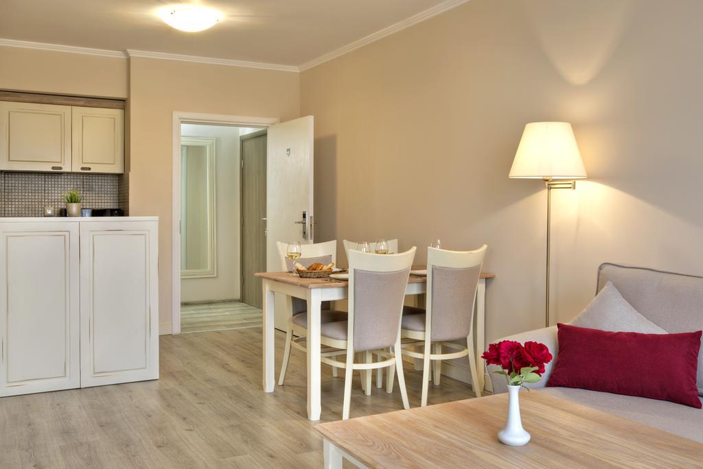 Private Apartments In White Rock Castle Balcic Exterior foto