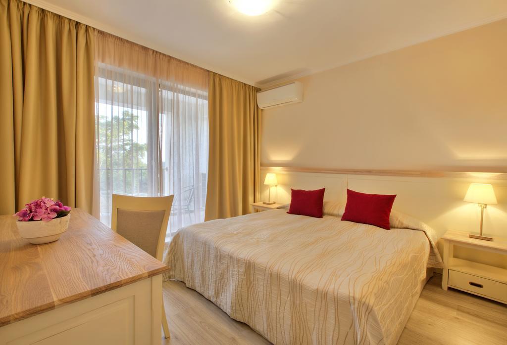 Private Apartments In White Rock Castle Balcic Cameră foto